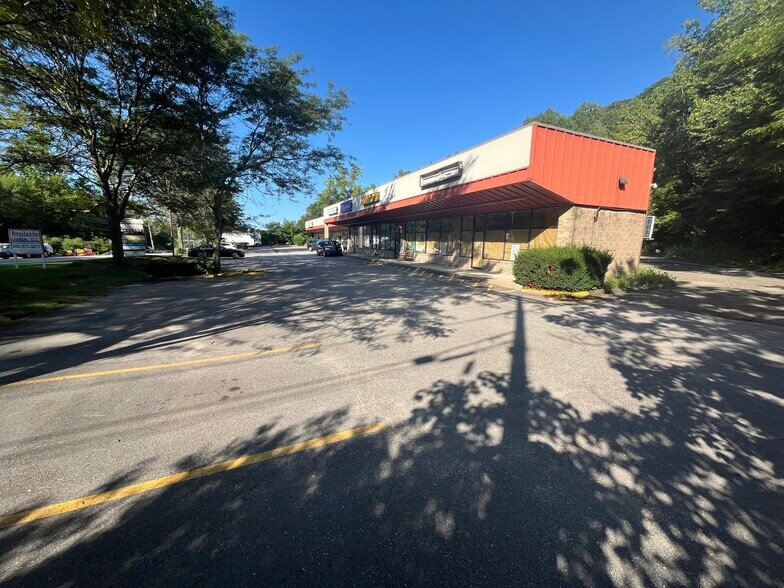 More Photos Of 709 Winsted Rd, Torrington Storefront For Lease