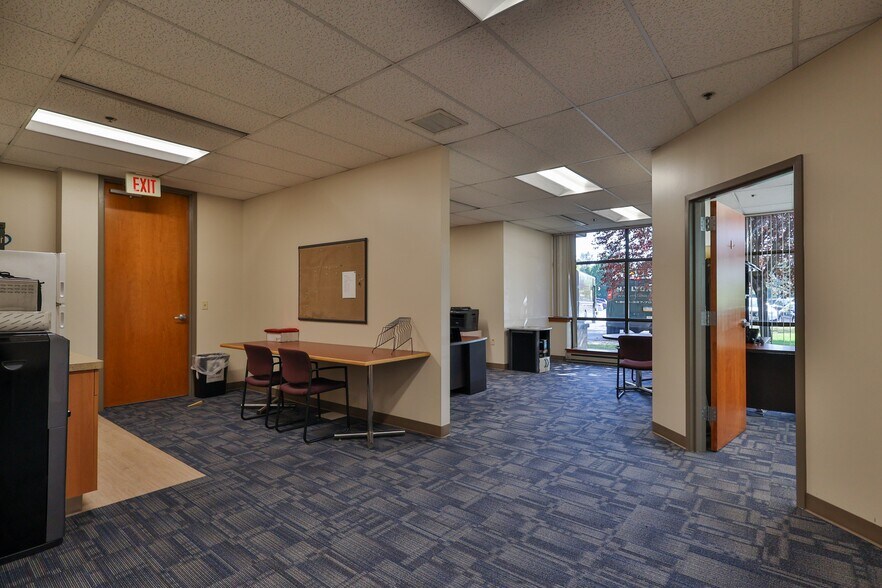 More Photos Of 1525 Valley Center Pky, Bethlehem Unknown For Lease