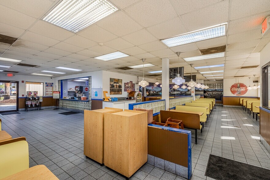 More Photos Of 497 E Blackstock Rd, Spartanburg Restaurant For Lease