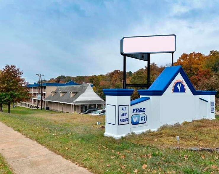 Primary Photo Of 3100 Main St, North Little Rock Hotel For Sale