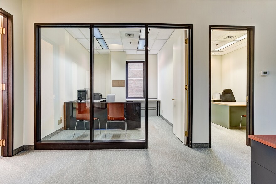 More Photos Of 1111 Rue Saint-Urbain, Montréal Office Residential For Sale