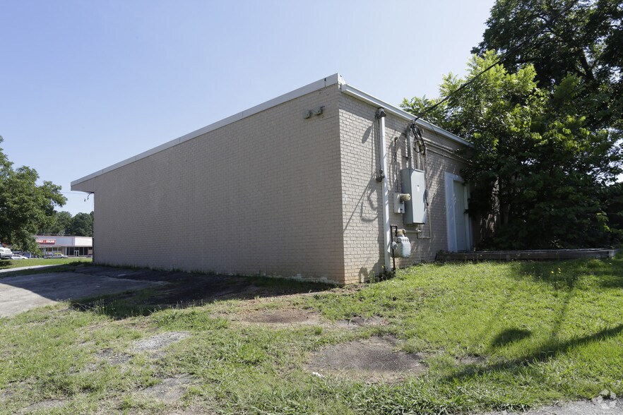 More Photos Of 200 Willard Rd, Clinton Storefront For Sale