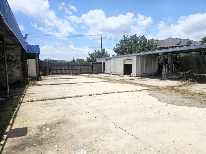 More Photos Of 9901 W Fairmont Pky, La Porte Service Station For Sale