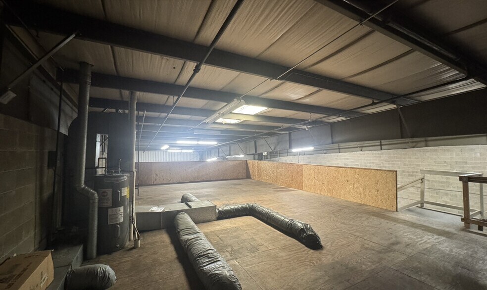 More Photos Of 630-634 Schneider Dr, South Elgin Warehouse For Sale