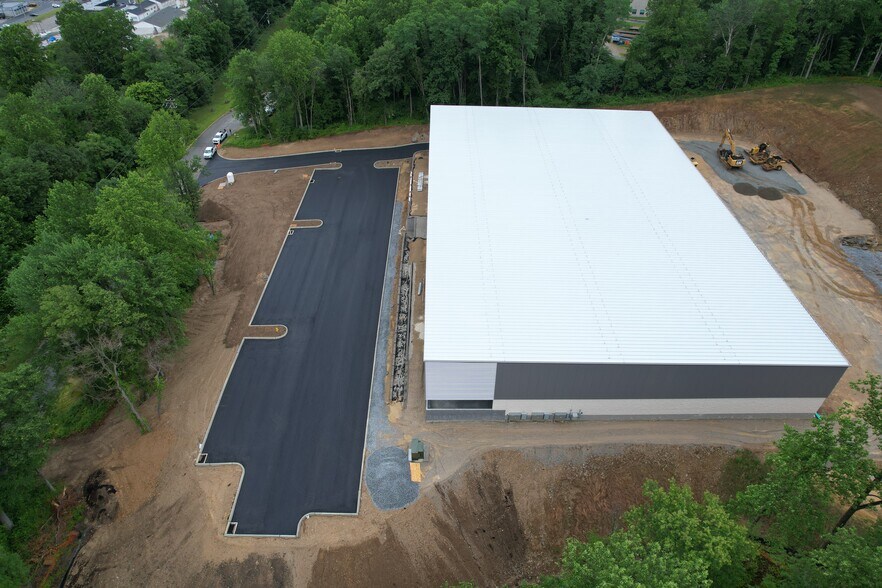 More Photos Of 70 Three Tun Rd, Malvern Light Distribution For Lease