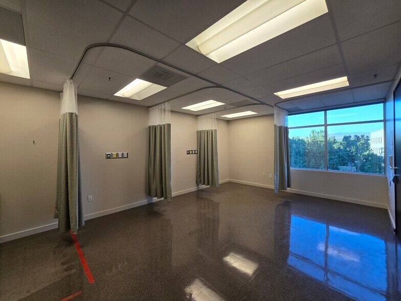 More Photos Of 113 Waterworks Way, Irvine Medical For Sale