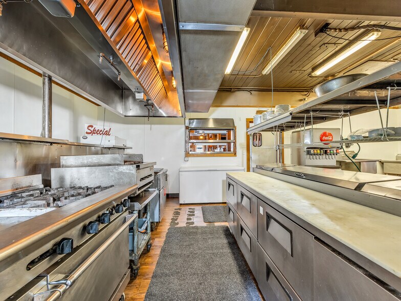 More Photos Of 780 US-101, Chinook Restaurant For Sale