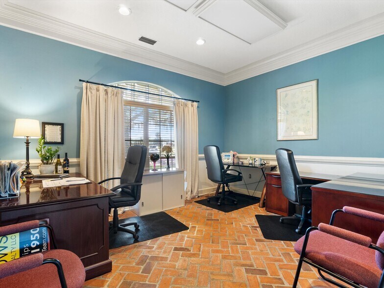 More Photos Of 15400 S US Highway 301, Summerfield Office For Sale