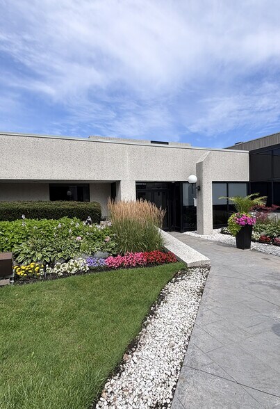 More Photos Of 99 Summerlea Rd, Brampton Distribution For Lease