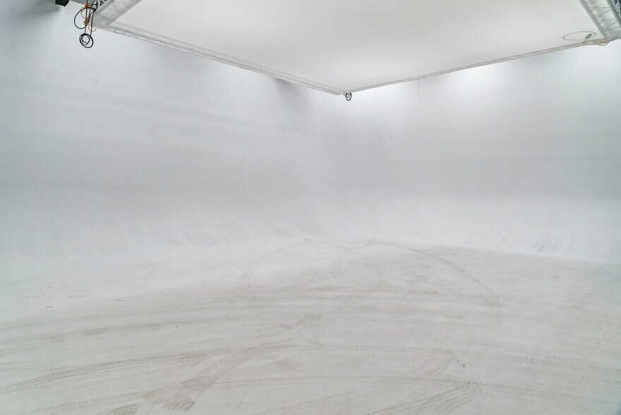 More Photos Of 400 W Maple Rd, Troy Office For Lease