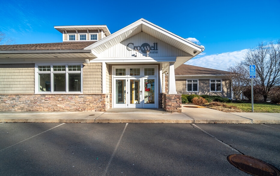 Primary Photo Of 30 Country Squire Dr, Cromwell Medical For Sale