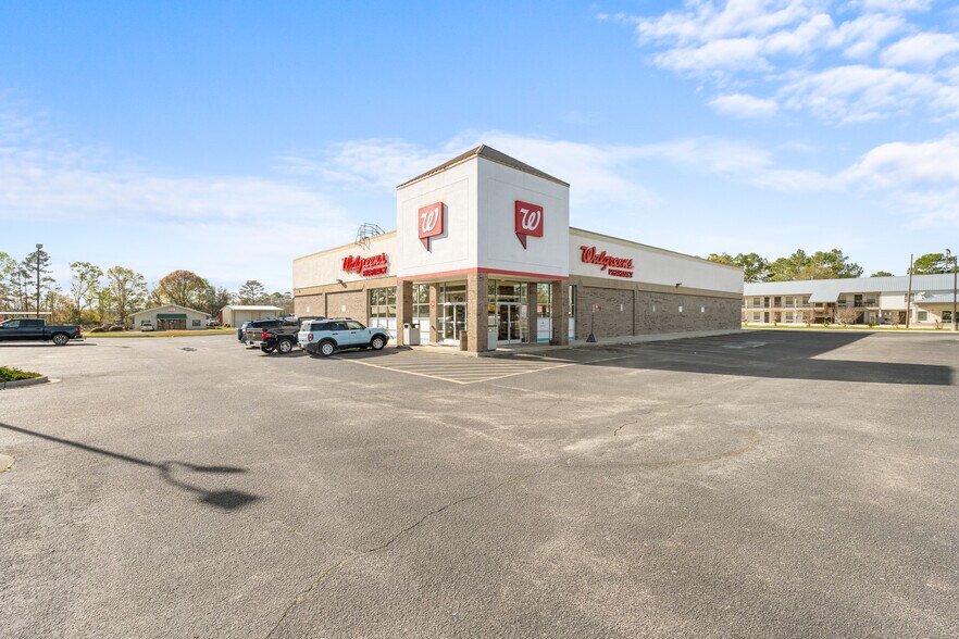 More Photos Of 730 S Lewis St, Metter Drugstore For Sale