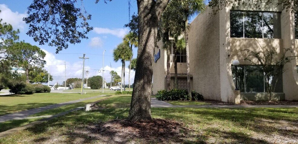 More Photos Of 5104 N Orange Blossom Trl, Orlando Office Residential For Lease