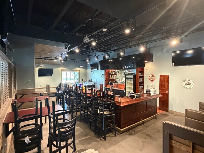 More Photos Of 256 Liberty St, Thomasville Restaurant For Lease