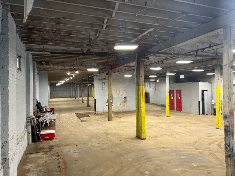 More Photos Of 3501 37th St, Mount Rainier Contractor Storage Yard For Lease