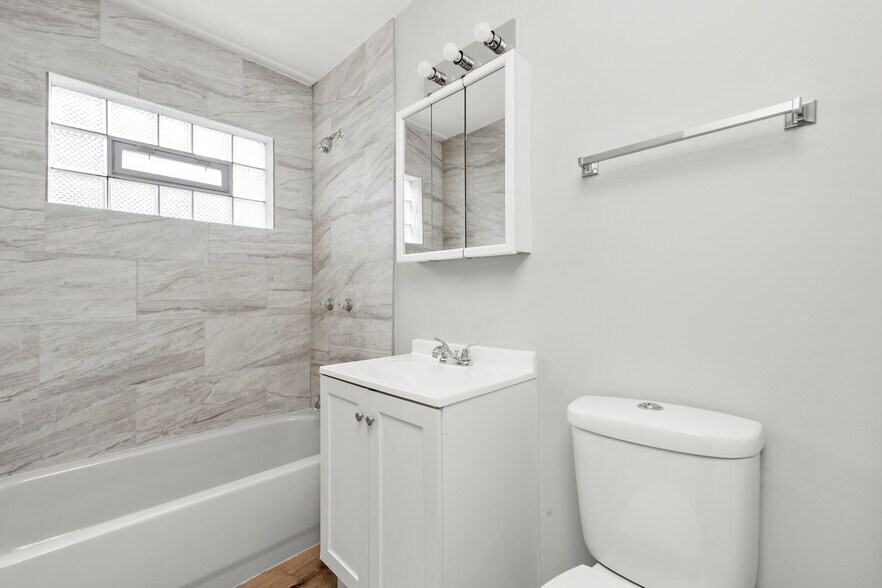 More Photos Of 3625 147th St, Midlothian Apartments For Sale