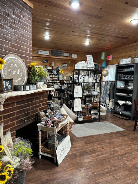 More Photos Of 306 N Main St, Birchwood Restaurant For Sale