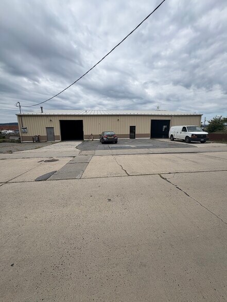 More Photos Of 61 Water St, Ossining Warehouse For Lease