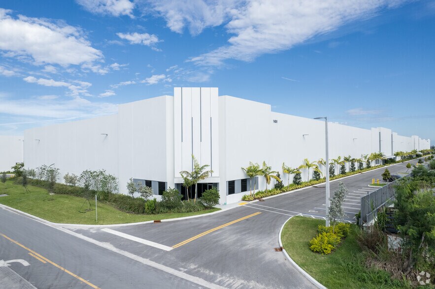 Primary Photo Of 10702 NW 147 St, Hialeah Gardens Distribution For Lease