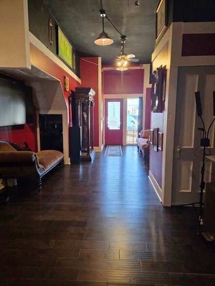 More Photos Of 136 W Main St, Hillsboro Storefront Retail Residential For Sale