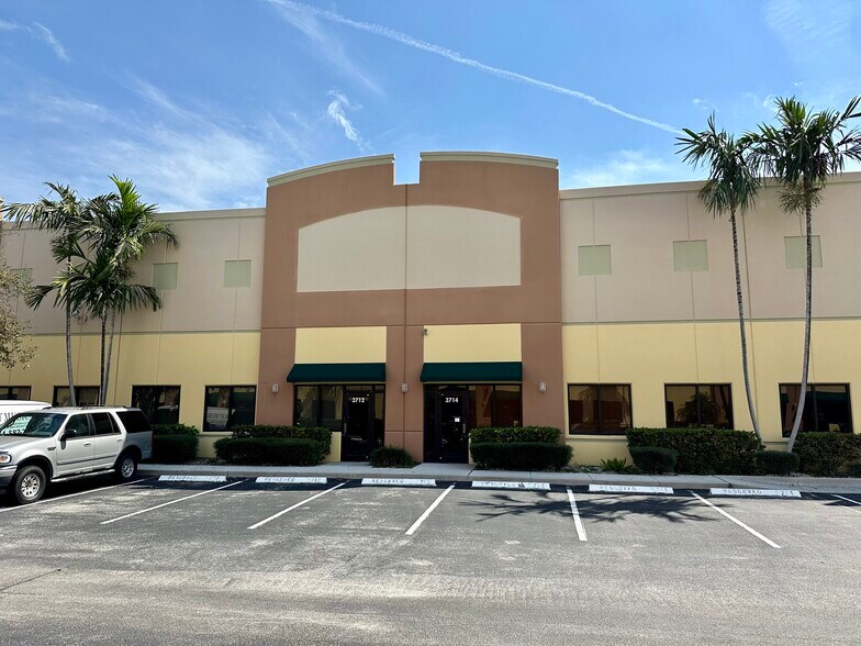 More Photos Of 3700-3718 SW 30th Ave, Fort Lauderdale Warehouse For Sale