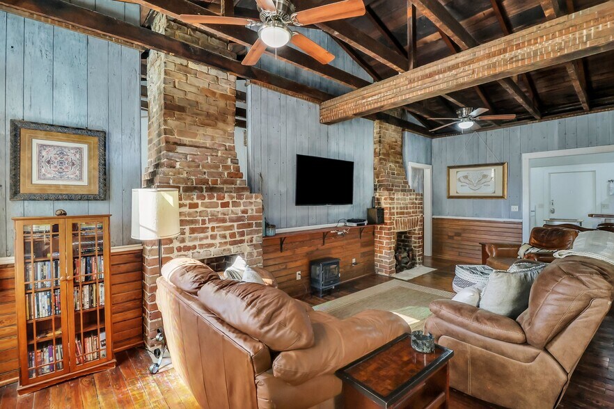 More Photos Of 8 E 41st St, Savannah Storefront Retail Residential For Sale