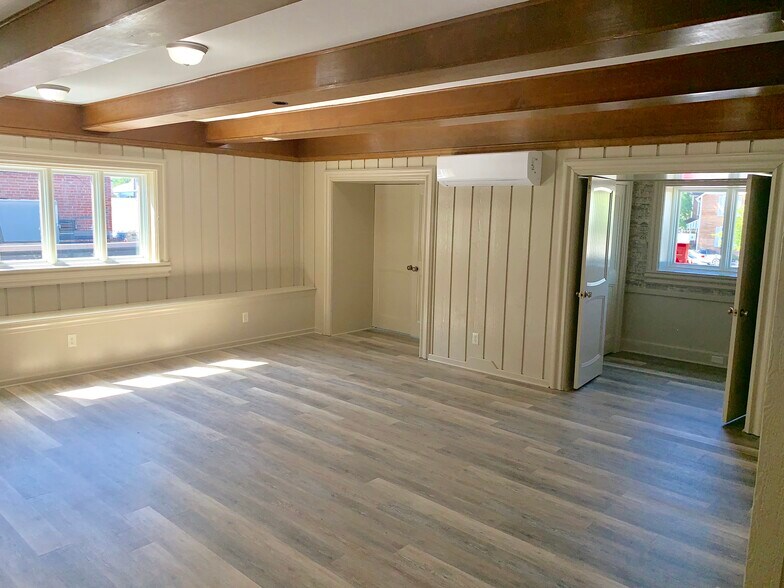 More Photos Of 920 Logan St, Noblesville Storefront Retail Office For Lease