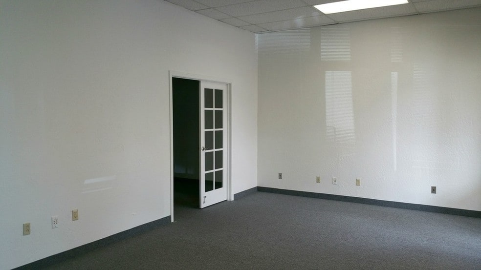 More Photos Of 3280 S Country Club Way, Tempe Unknown For Lease