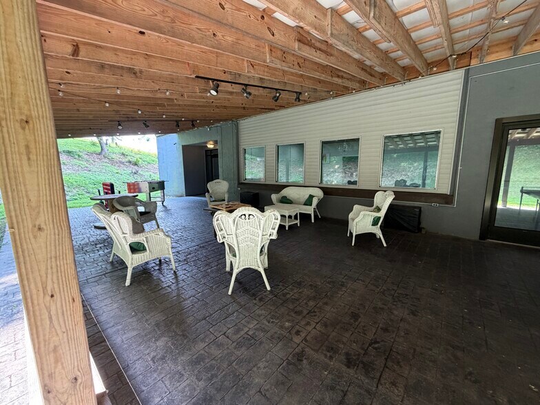 More Photos Of 516 Adams St, Mason Flex For Sale