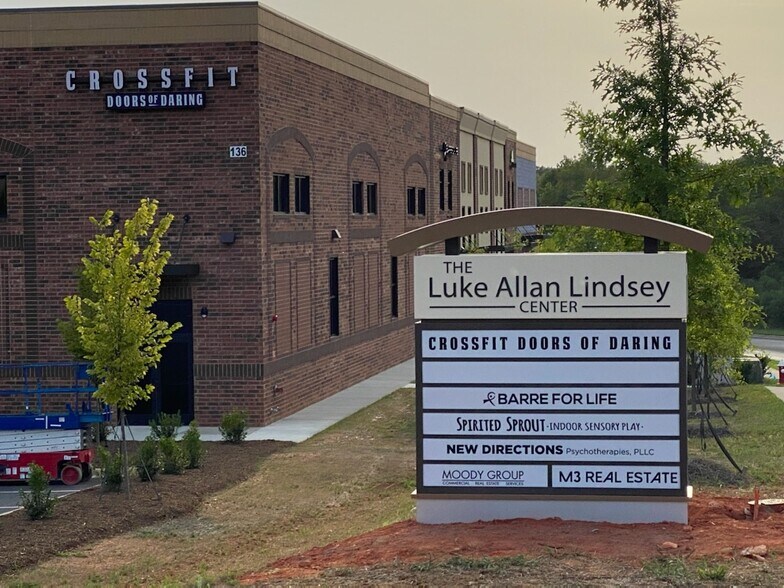 More Photos Of 136 Waxhaw Pky, Waxhaw Storefront Retail Office For Lease