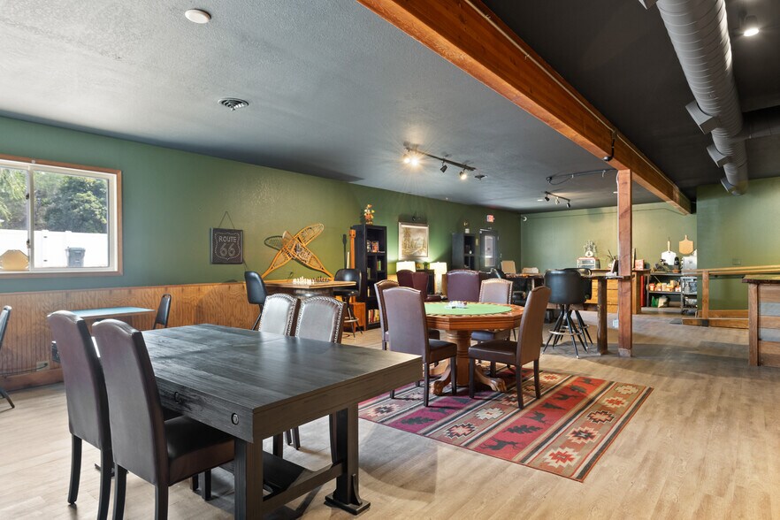 More Photos Of 108 Main St, Stevensville General Retail For Sale