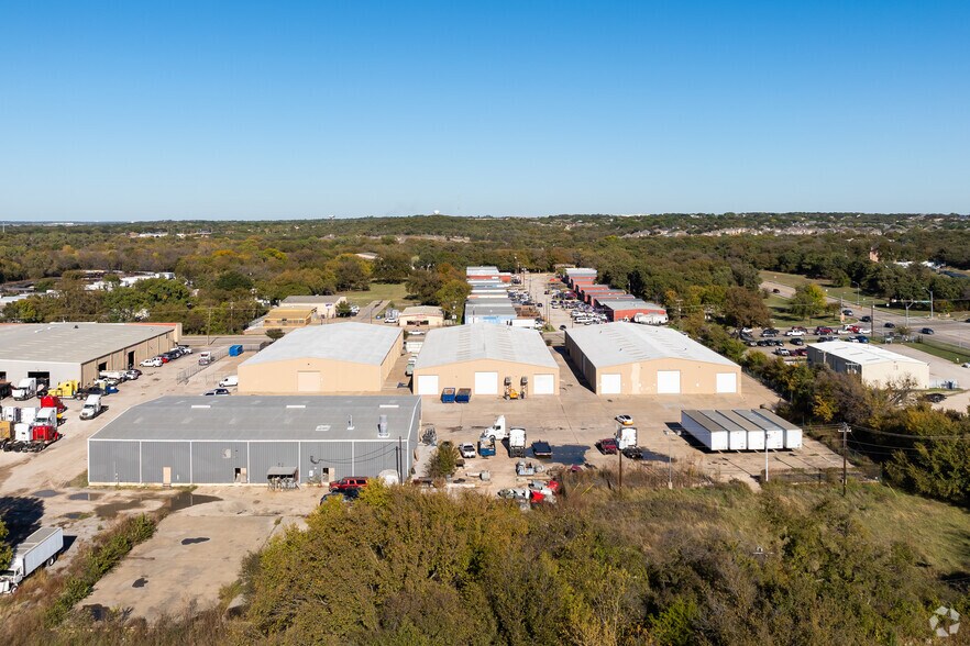 More Photos Of 711 W Kennedale Pky Building D, Kennedale Warehouse For Lease