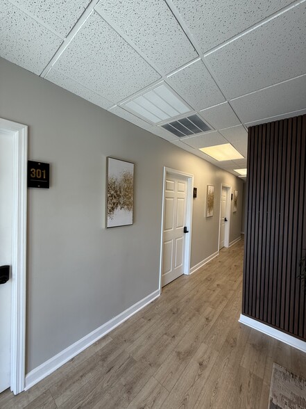 More Photos Of 10021 Park Cedar Dr, Charlotte Medical For Lease
