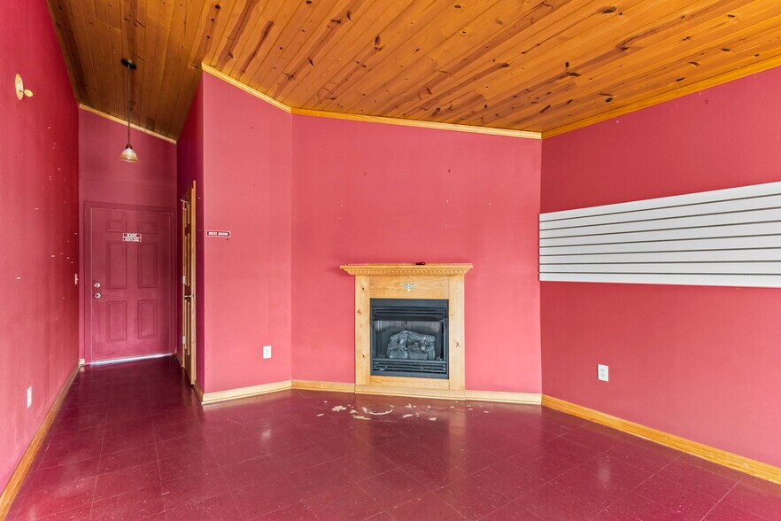 More Photos Of 307 N Armstrong St, Crothersville General Retail For Sale