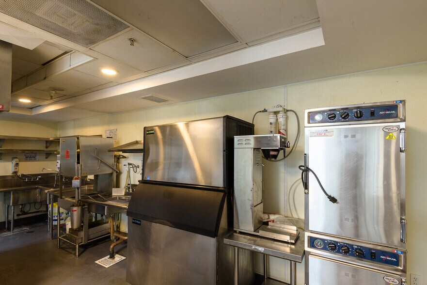More Photos Of 4225 Crenshaw Blvd, Los Angeles Bar For Lease