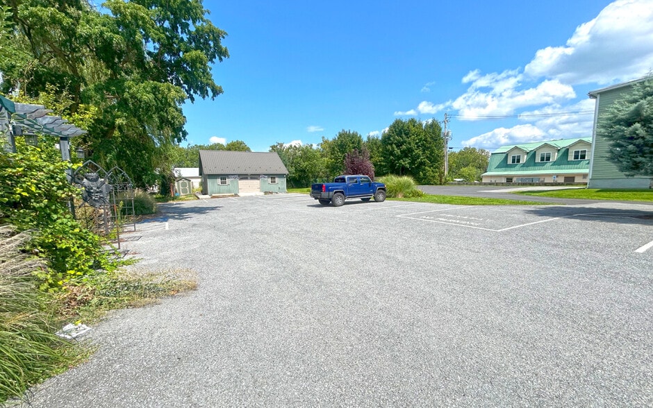 More Photos Of 1055 Lincoln Way E, Chambersburg General Retail For Sale