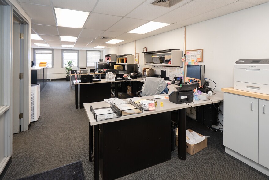 More Photos Of 21800 Gratiot Ave, Eastpointe Auto Dealership For Sale