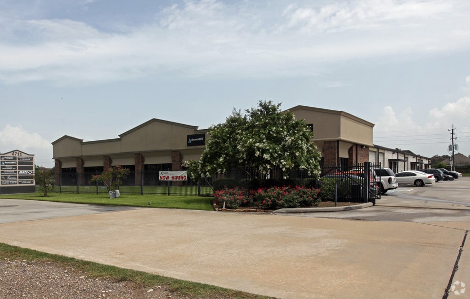 Primary Photo Of 6711 N Sam Houston Pky W, Houston Warehouse For Lease