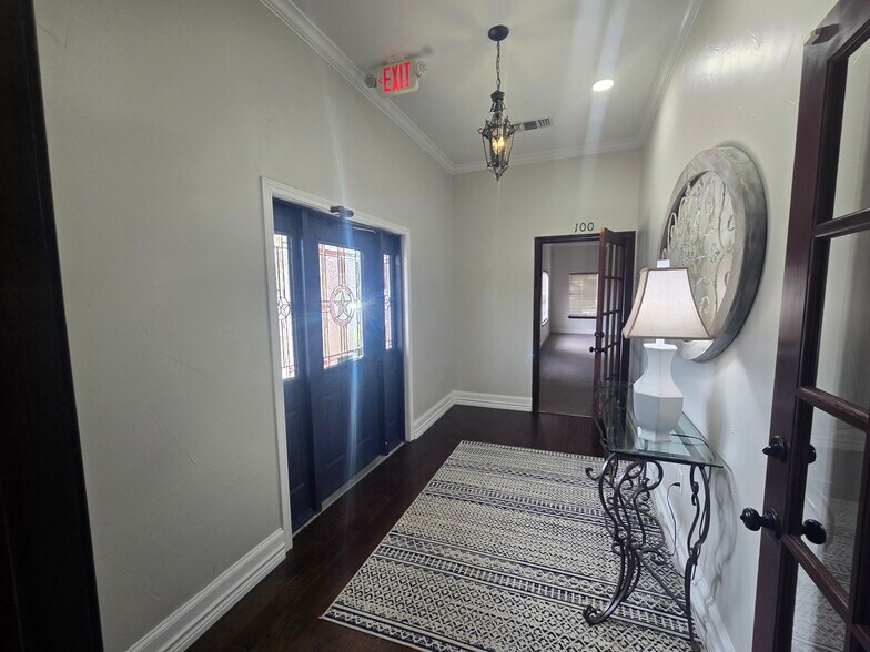 More Photos Of 9289 Huntington Sq, North Richland Hills Office For Lease