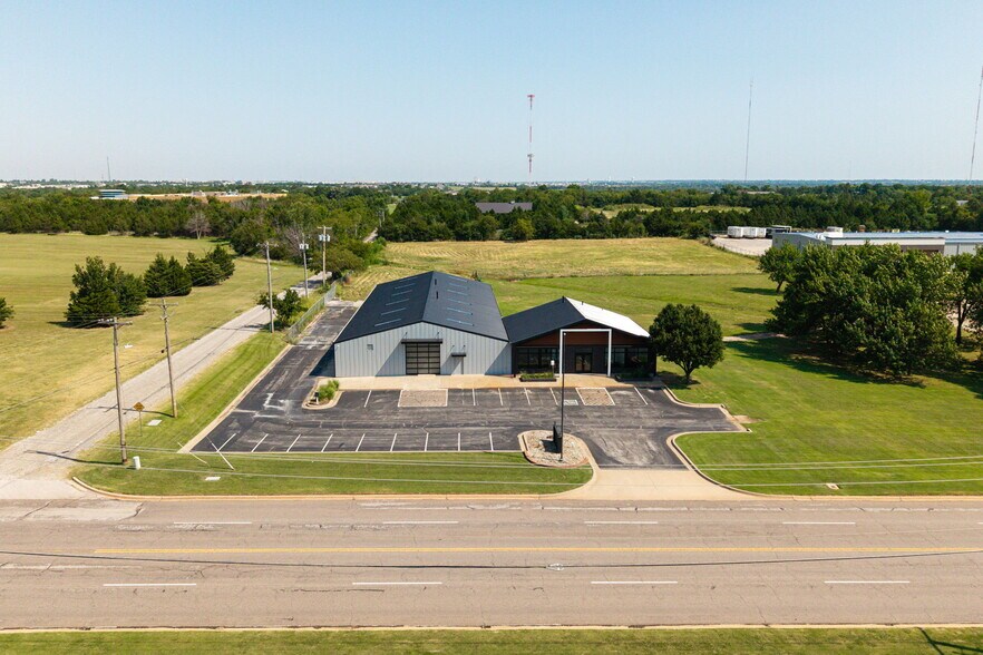 More Photos Of 501 E Britton Rd, Oklahoma City Auto Dealership For Lease