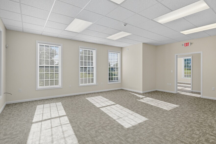 More Photos Of 5 Creamery Brk, East Granby Office For Sale