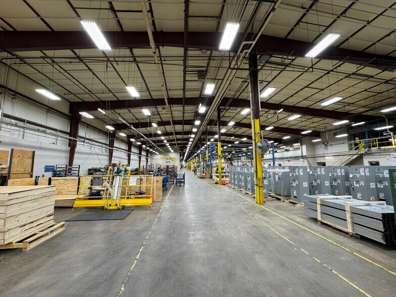 More Photos Of 585 Enterprise Dr, Neenah Manufacturing For Lease