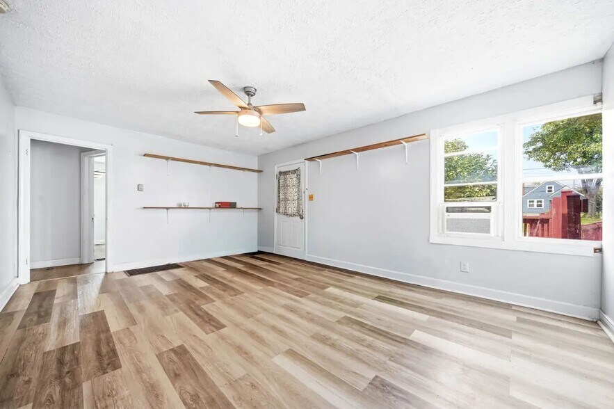 More Photos Of 5701 S 3rd St, Louisville Office Residential For Sale