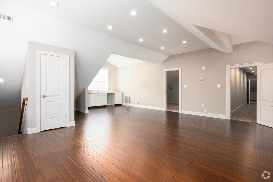 More Photos Of 5200 Fort Ave, Lynchburg Office For Sale