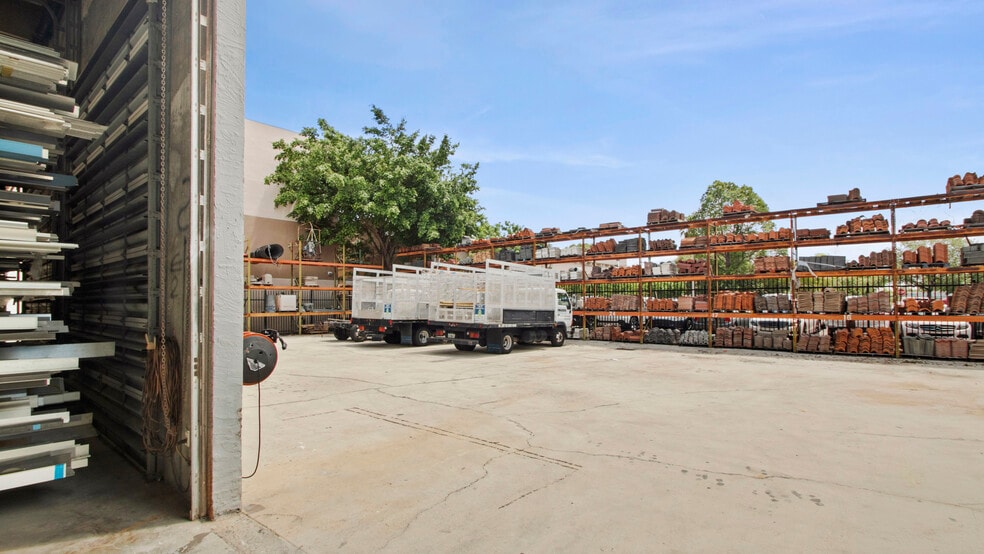 More Photos Of 14701 SW 137th St, Miami Light Distribution For Lease