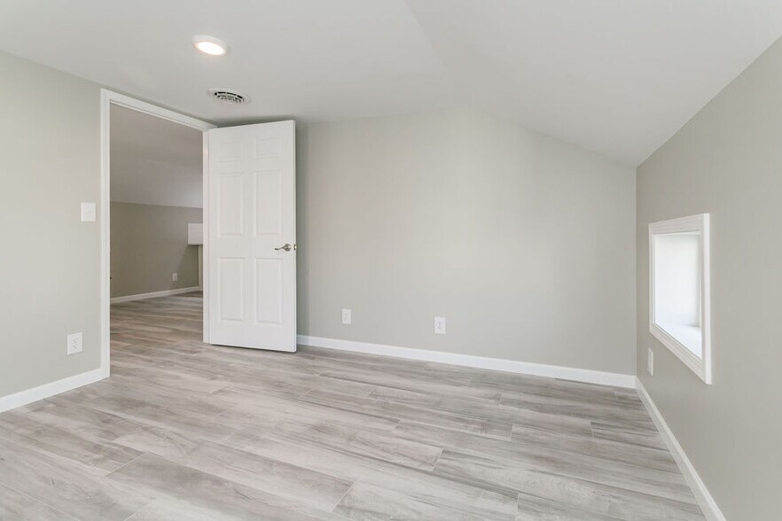 More Photos Of 4527 South St, Jamesville General Retail For Sale