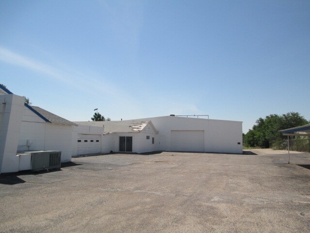 More Photos Of 2903 Wall St, Midland Office For Lease