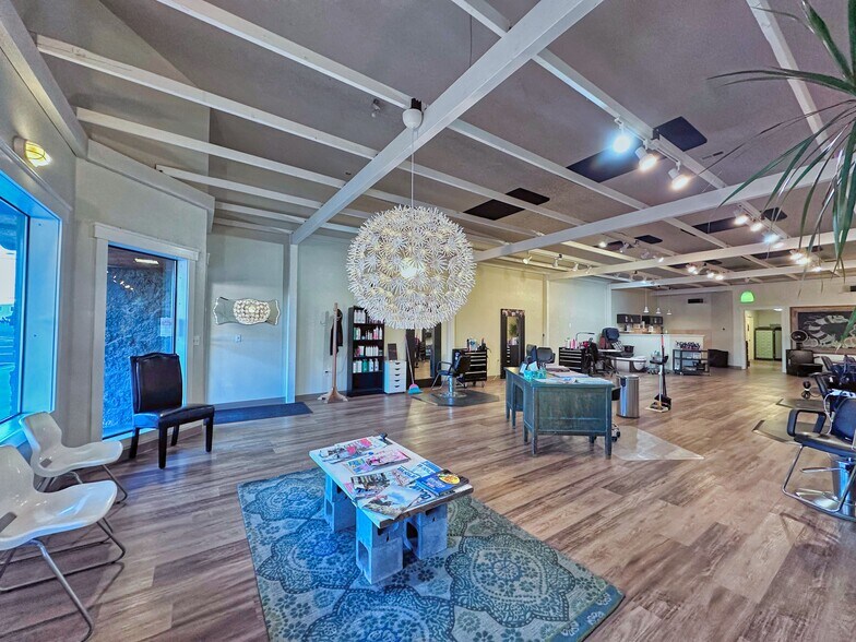 More Photos Of 217 Main St, Grand Coulee Flex For Sale