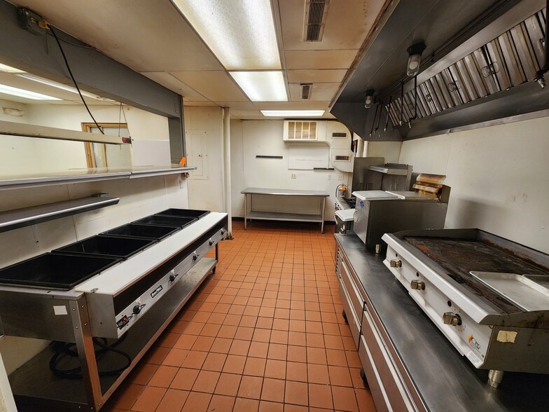 More Photos Of 321 N Main St, Hendersonville Restaurant For Lease
