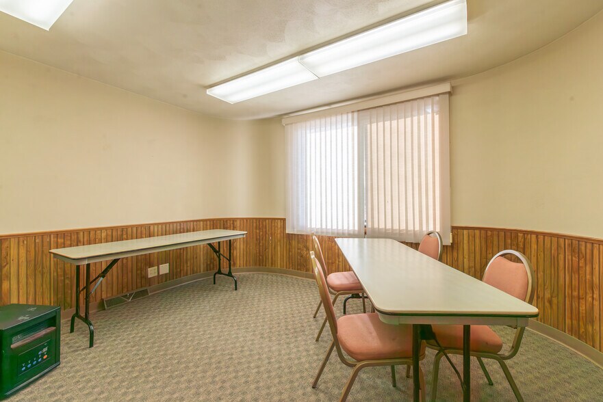 More Photos Of 210 W Spring St, Freeport Office For Sale